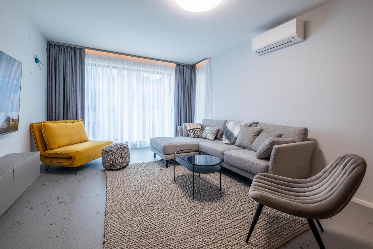 Emirates Lux Apartment And Parking Sofia Esterno foto