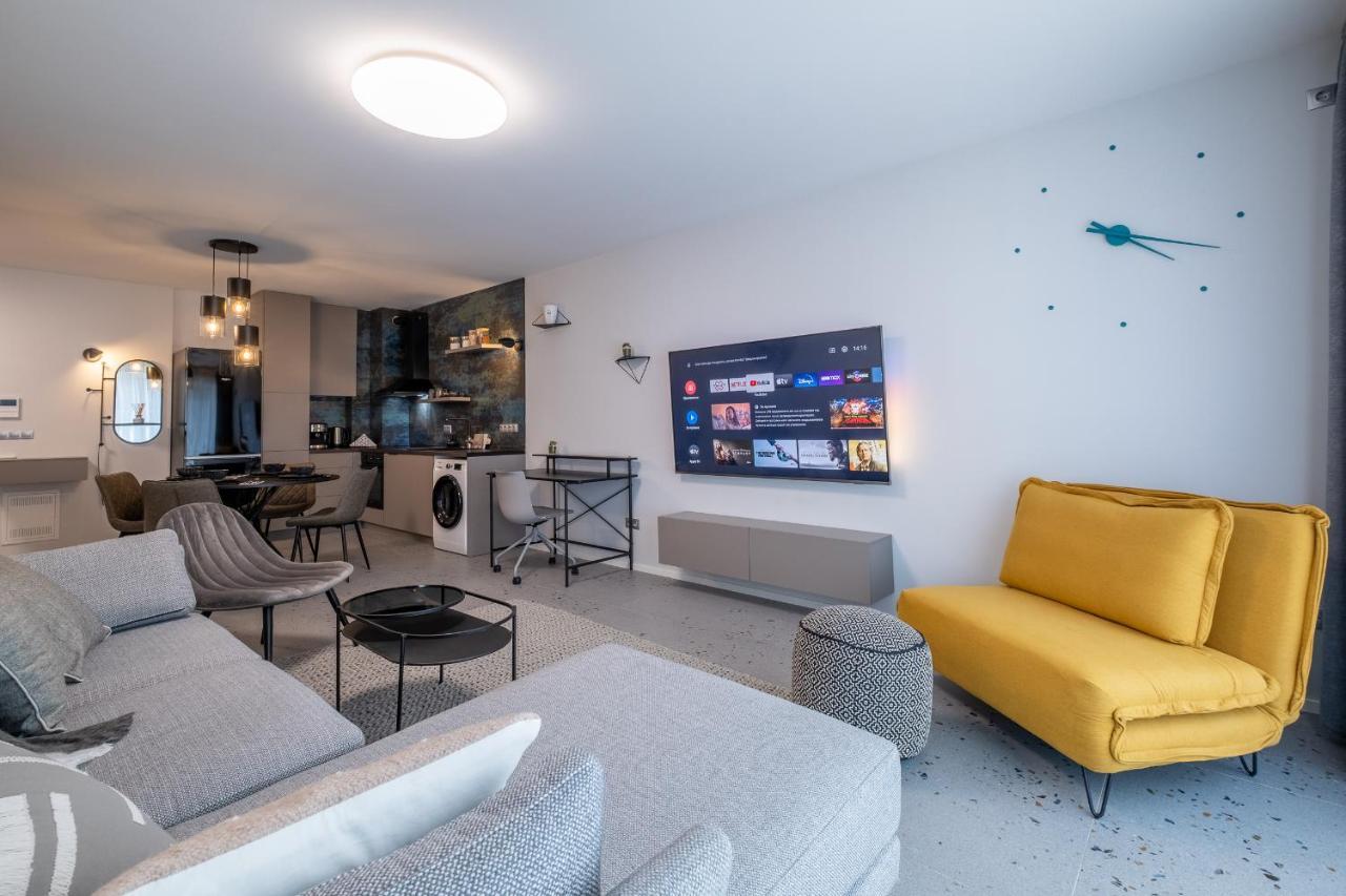 Emirates Lux Apartment And Parking Sofia Esterno foto
