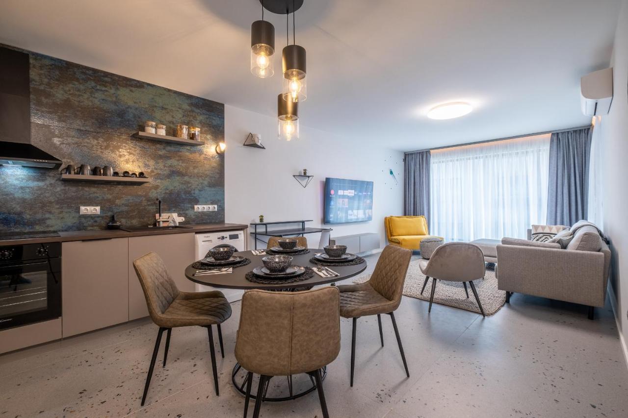 Emirates Lux Apartment And Parking Sofia Esterno foto